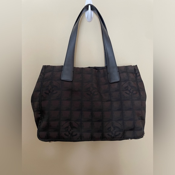 Authentic Chanel Tote 🖤 - Picture 7 of 13